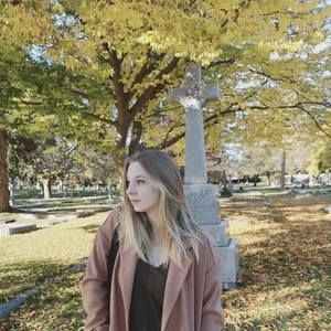 Meet your Posher, Cassandra